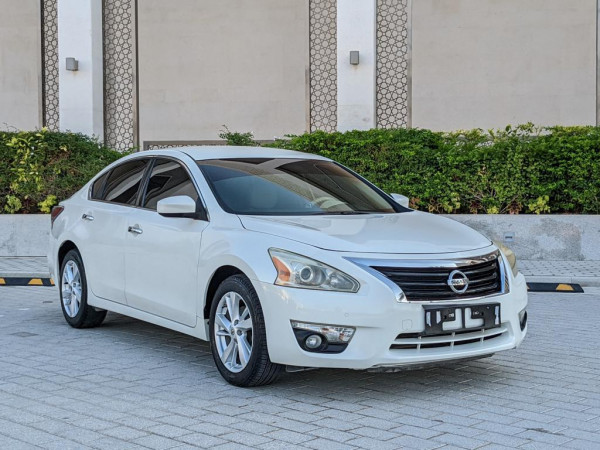 Nissan Altima 2016/ White LHD Petrol AT Sedan 2WD view 13