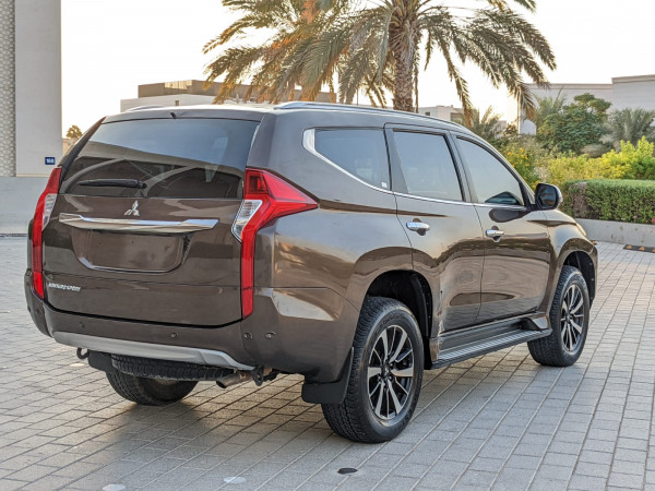 Mitsubishi Montero 2016  Brown LHD Petrol AT SUV 4WD view 17