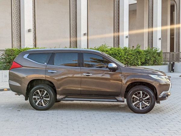 Mitsubishi Montero 2016  Brown LHD Petrol AT SUV 4WD view 19
