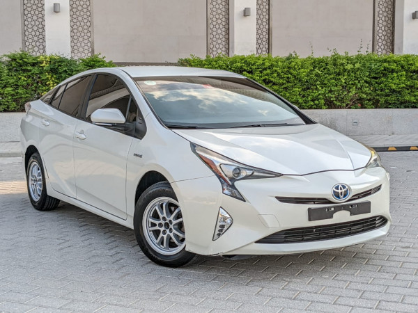 Toyota Prius 2017  White LHD Hybrid AT Sedan 2WD view 2