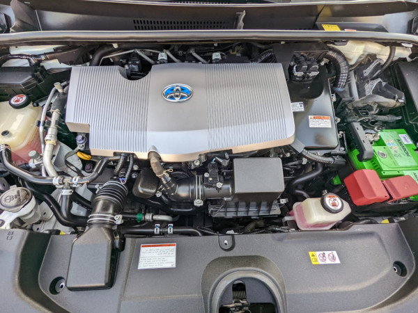 Toyota Prius 2017  White LHD Hybrid AT Sedan 2WD view 3