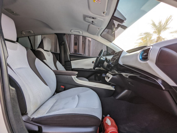 Toyota Prius 2017  White LHD Hybrid AT Sedan 2WD view 5