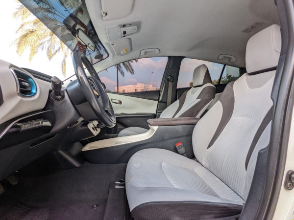 Toyota Prius 2017  White LHD Hybrid AT Sedan 2WD view 10