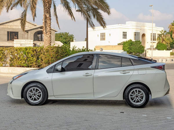 Toyota Prius 2017  White LHD Hybrid AT Sedan 2WD view 14