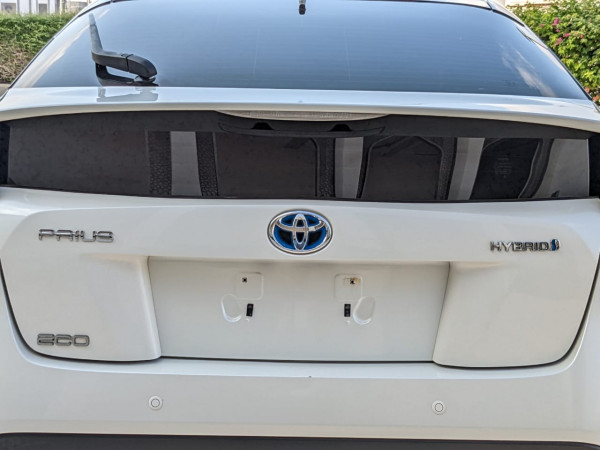 Toyota Prius 2017  White LHD Hybrid AT Sedan 2WD view 17