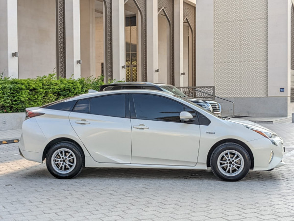 Toyota Prius 2017  White LHD Hybrid AT Sedan 2WD view 19