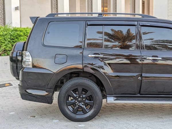 Mitsubishi Pajero 2017  Black LHD Petrol AT SUV 4WD view 2