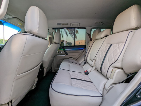 Mitsubishi Pajero 2017  Black LHD Petrol AT SUV 4WD view 6
