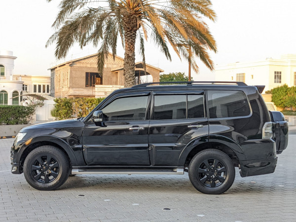 Mitsubishi Pajero 2017  Black LHD Petrol AT SUV 4WD view 11