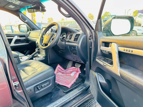 Toyota Land Cruiser 2018  Grey RHD Diesel AT SUV 4WD view 2