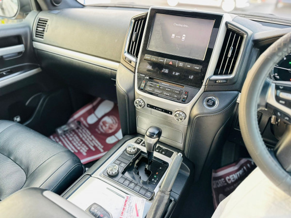 Toyota Land Cruiser 2018  Grey RHD Diesel AT SUV 4WD view 3