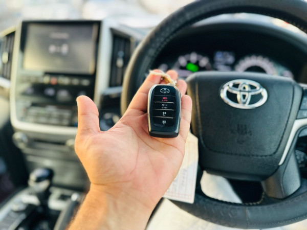 Toyota Land Cruiser 2018  Grey RHD Diesel AT SUV 4WD view 5
