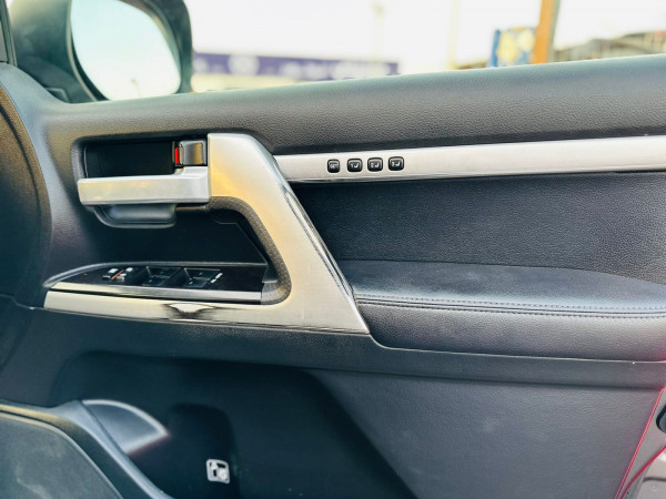 Toyota Land Cruiser 2018  Grey RHD Diesel AT SUV 4WD view 6