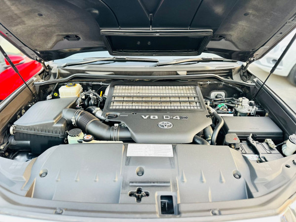Toyota Land Cruiser 2018  Grey RHD Diesel AT SUV 4WD view 19