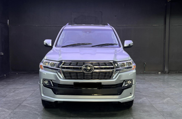 Toyota Land Cruiser 2018  Silver RHD Diesel AT SUV 4WD