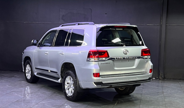 Toyota Land Cruiser 2018  Silver RHD Diesel AT SUV 4WD view 11
