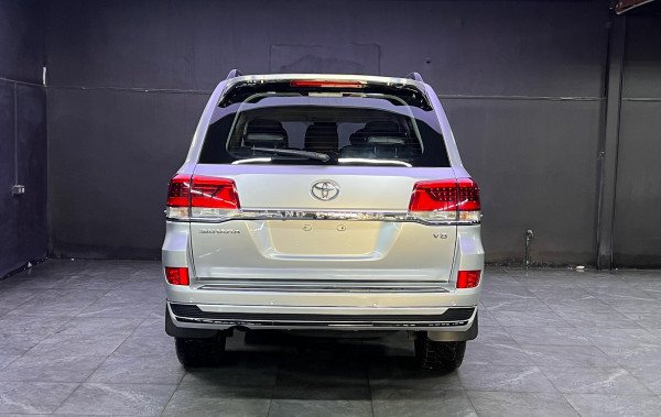 Toyota Land Cruiser 2018  Silver RHD Diesel AT SUV 4WD view 15