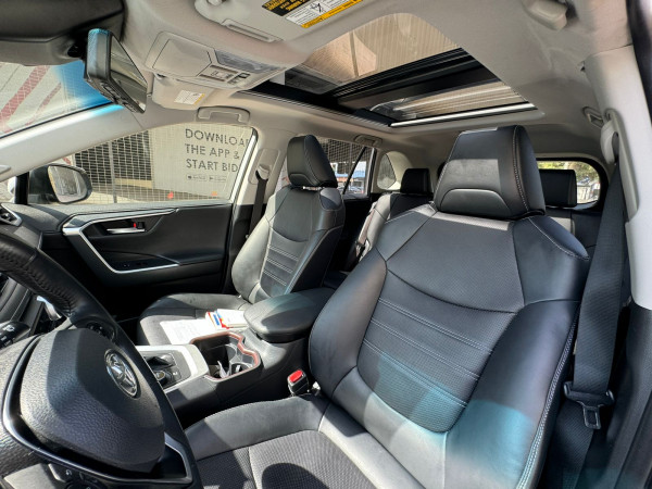 Toyota RAV 4 2019  Silver LHD Hybrid AT SUV Crossover 2WD view 3