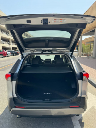 Toyota RAV 4 2019  Silver LHD Hybrid AT SUV Crossover 2WD view 8