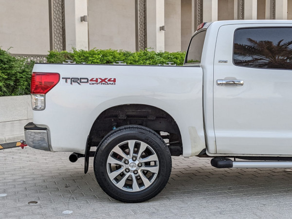 Toyota Tundra 2010  White LHD Petrol AT Pickup 4WD