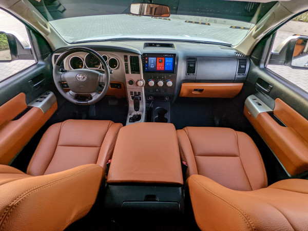 Toyota Tundra 2010  White LHD Petrol AT Pickup 4WD view 7