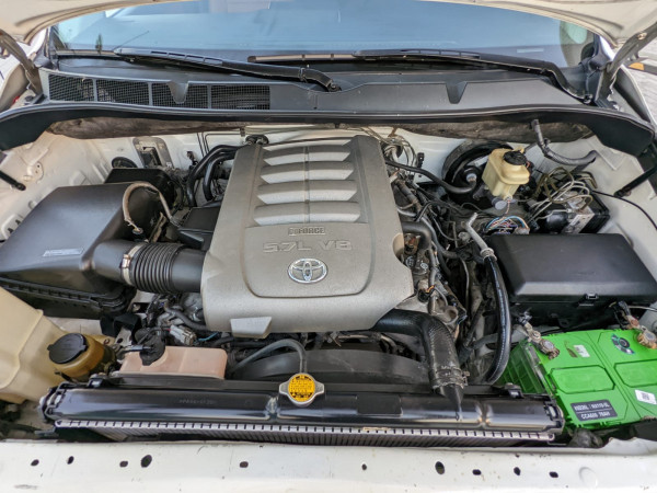 Toyota Tundra 2010  White LHD Petrol AT Pickup 4WD view 10