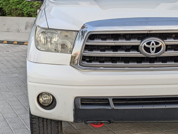 Toyota Tundra 2010  White LHD Petrol AT Pickup 4WD view 18