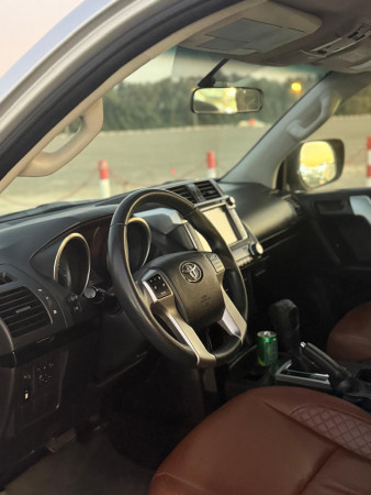 Toyota LAND CRUISER PRADO 2016/ Silver LHD Petrol AT SUV 4WD view 11