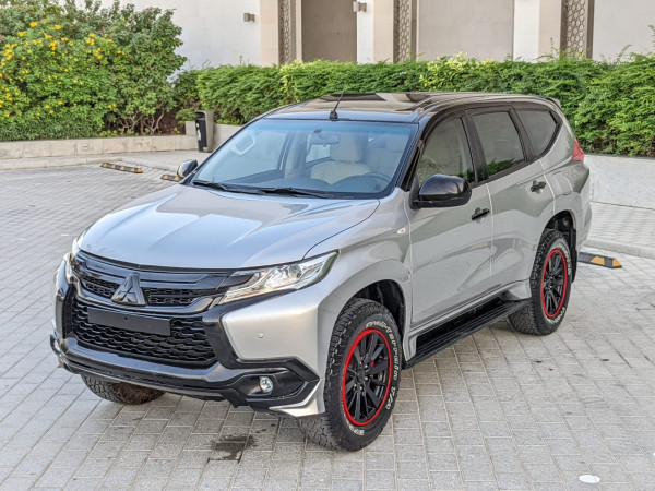 Mitsubishi Montero 2019  Silver LHD Petrol AT SUV 4WD