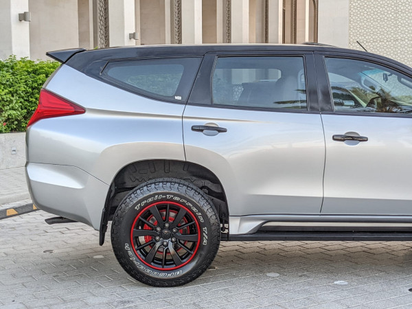 Mitsubishi Montero 2019  Silver LHD Petrol AT SUV 4WD view 2