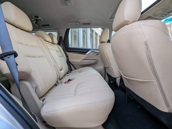 Mitsubishi Montero 2019  Silver LHD Petrol AT SUV 4WD view 4