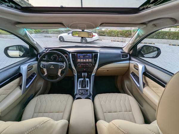 Mitsubishi Montero 2019  Silver LHD Petrol AT SUV 4WD view 6