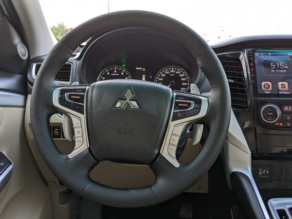 Mitsubishi Montero 2019  Silver LHD Petrol AT SUV 4WD view 10