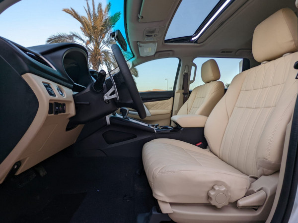 Mitsubishi Montero 2019  Silver LHD Petrol AT SUV 4WD view 11