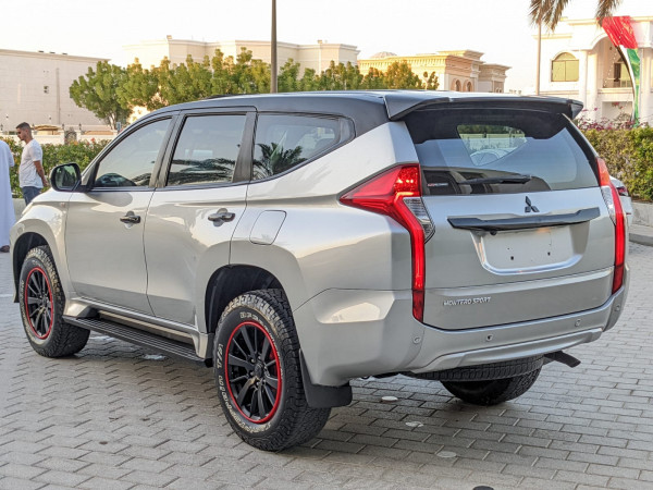 Mitsubishi Montero 2019  Silver LHD Petrol AT SUV 4WD view 12