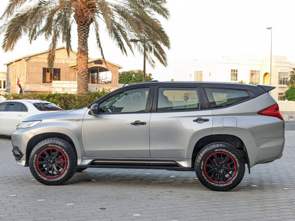 Mitsubishi Montero 2019  Silver LHD Petrol AT SUV 4WD view 14