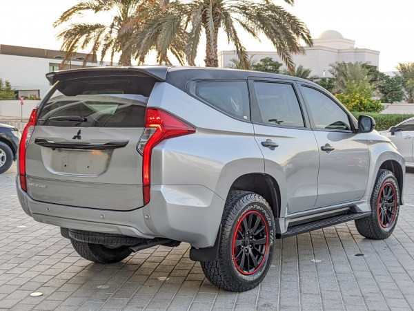 Mitsubishi Montero 2019  Silver LHD Petrol AT SUV 4WD view 17
