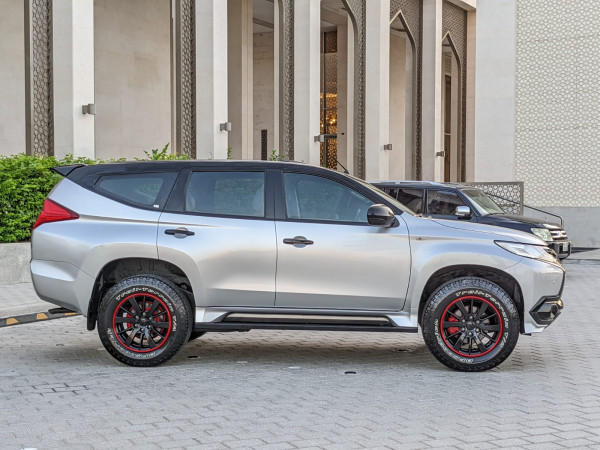 Mitsubishi Montero 2019  Silver LHD Petrol AT SUV 4WD view 18