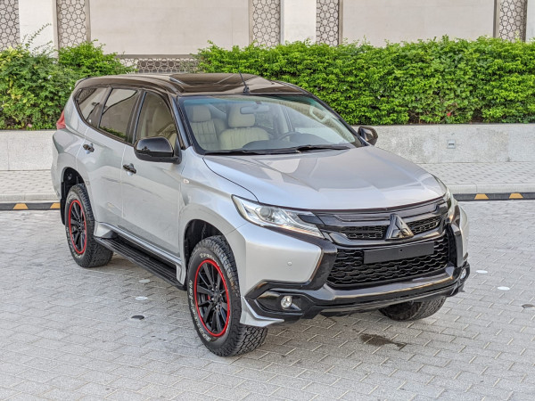 Mitsubishi Montero 2019  Silver LHD Petrol AT SUV 4WD view 19