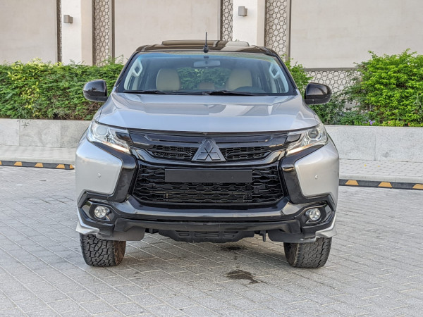 Mitsubishi Montero 2019  Silver LHD Petrol AT SUV 4WD view 20