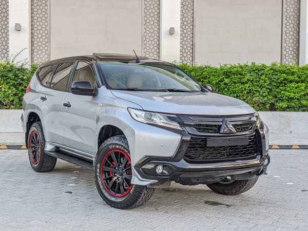 Mitsubishi Montero 2019  Silver LHD Petrol AT SUV 4WD view 21