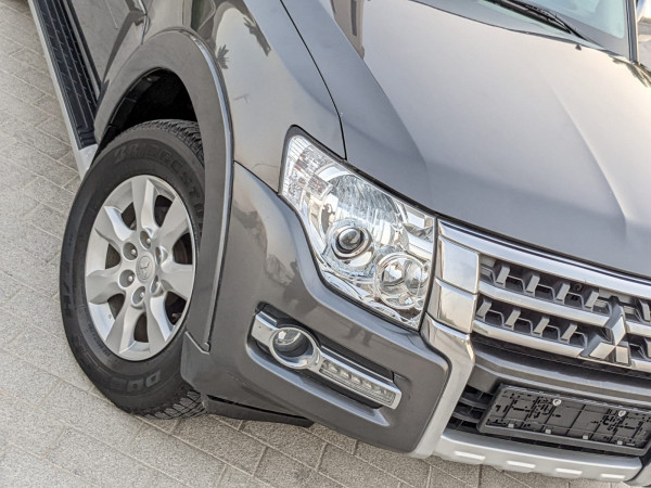 Mitsubishi Pajero 2017  Grey LHD Petrol AT SUV 4WD view 3