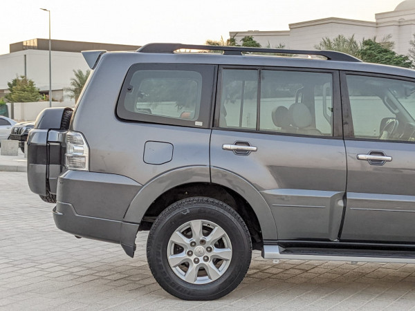 Mitsubishi Pajero 2017  Grey LHD Petrol AT SUV 4WD view 4
