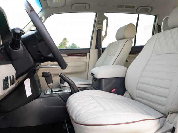 Mitsubishi Pajero 2017  Grey LHD Petrol AT SUV 4WD view 14