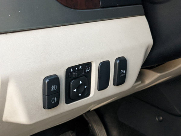 Mitsubishi Pajero 2017  Grey LHD Petrol AT SUV 4WD view 16