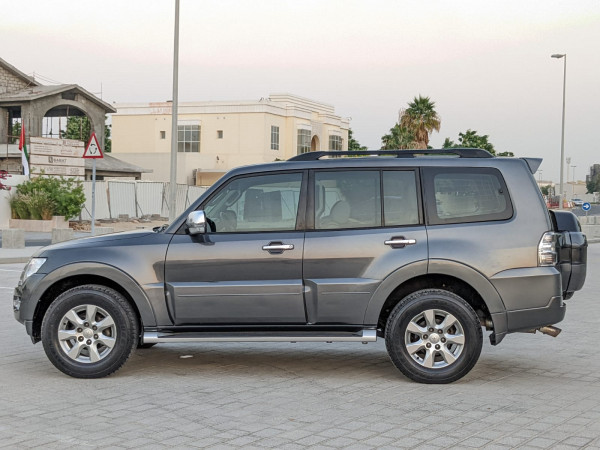 Mitsubishi Pajero 2017  Grey LHD Petrol AT SUV 4WD view 18