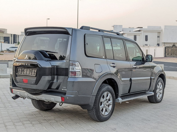 Mitsubishi Pajero 2017  Grey LHD Petrol AT SUV 4WD view 20