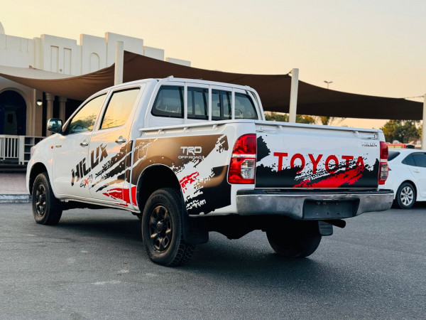 Toyota Hilux 2013  White LHD Diesel MT Pickup 4WD view 7