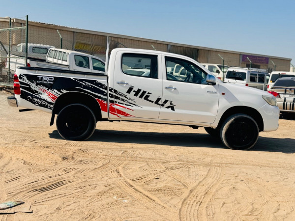 Toyota Hilux 2015/ White LHD Diesel MT Pickup 4WD view 3