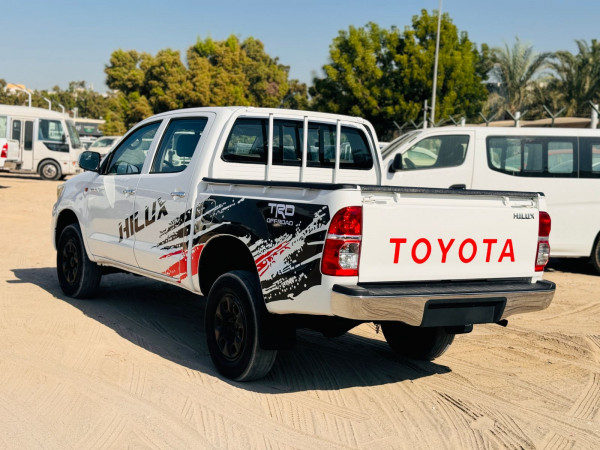 Toyota Hilux 2015/ White LHD Diesel MT Pickup 4WD view 4